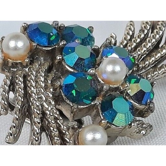 Coro Pegasus Vintage 1950s Diamante Clip Earrings Iridescent Blue Faux Pearls - Picture 8 of 8